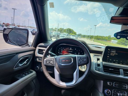 Certified 2024 GMC Yukon SLT w/ SLT Premium Package AWD/4WD image 15