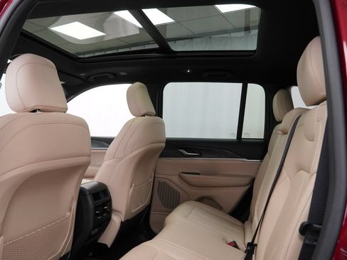 Certified 2025 Jeep Grand Cherokee Limited AWD/4WD image 20