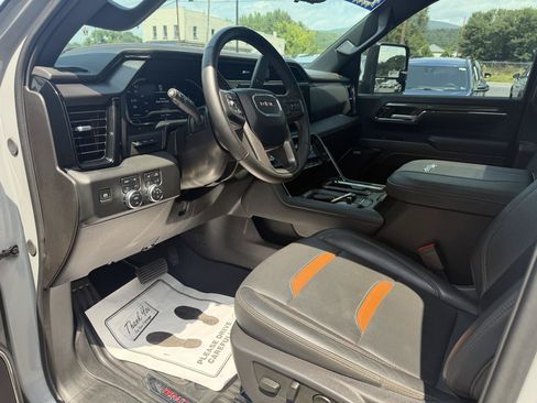 Used 2024 GMC Sierra 2500 AT4 w/ AT4 Premium Plus Package AWD/4WD image 14
