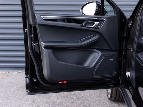 New 2026 Porsche Macan image 21