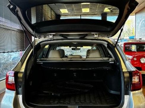 Used 2018 Subaru Outback 2.5i Limited AWD/4WD image 6