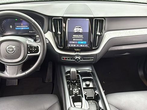 Certified 2025 Volvo XC60 B5 Plus image 7