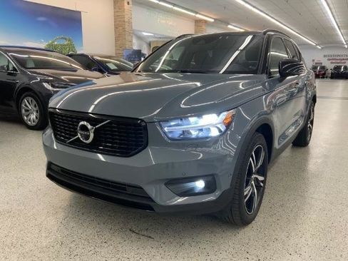Used 2020 Volvo XC40 T5 R-Design AWD/4WD image 1
