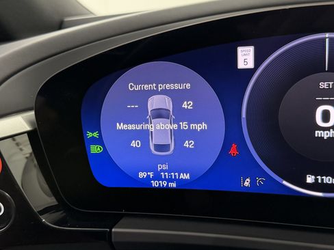 Certified 2025 Porsche Macan 4S Electric AWD/4WD image 51