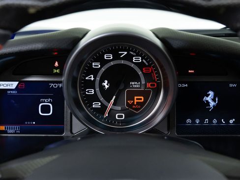 Used 2021 Ferrari 812 GTS image 35