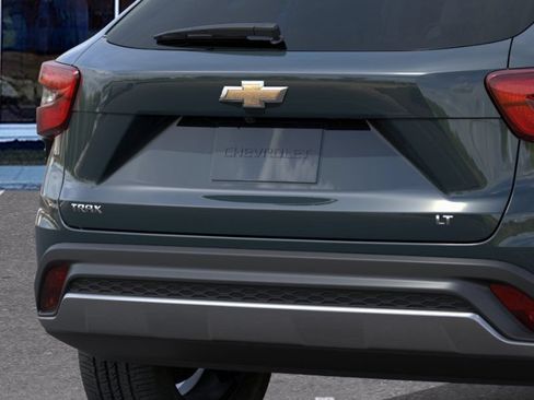 New 2026 Chevrolet Trax LT w/ LT Convenience Package FWD image 14