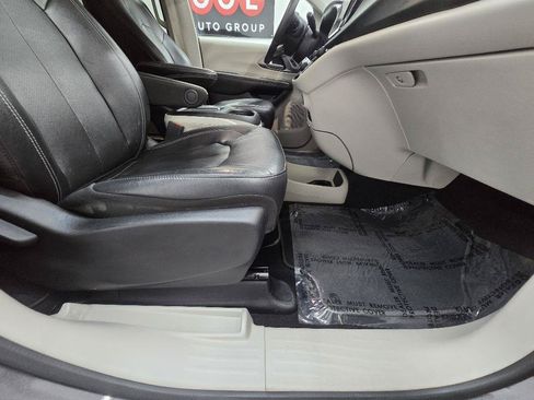 Used 2022 Chrysler Pacifica Touring-L FWD image 20
