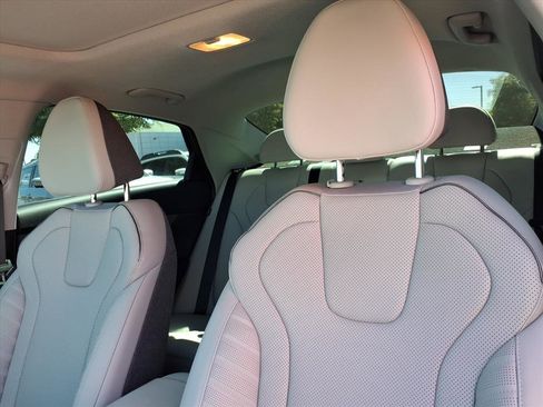 Certified 2025 Hyundai Elantra Limited image 15