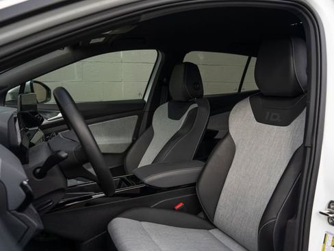 Used 2023 Volkswagen ID.4 Pro image 5