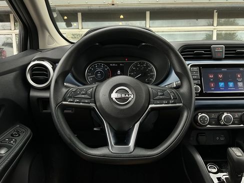 Used 2025 Nissan Versa SV image 29