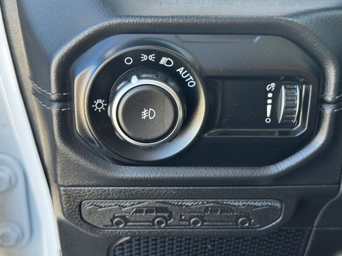 Used 2024 Jeep Wrangler Sahara image 23