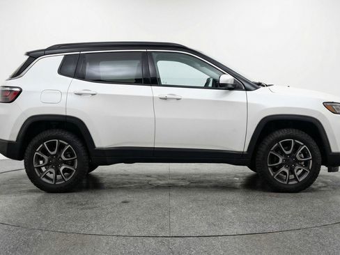 Used 2025 Jeep Compass Trailhawk AWD/4WD image 11