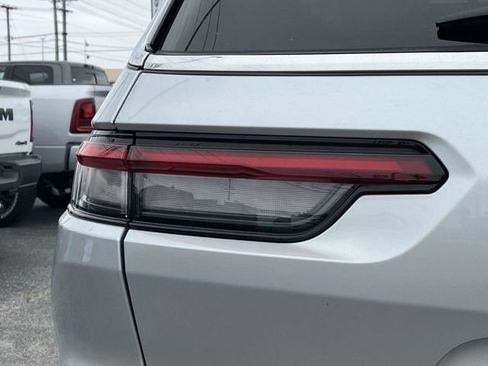 Used 2021 Jeep Grand Cherokee L Limited image 10