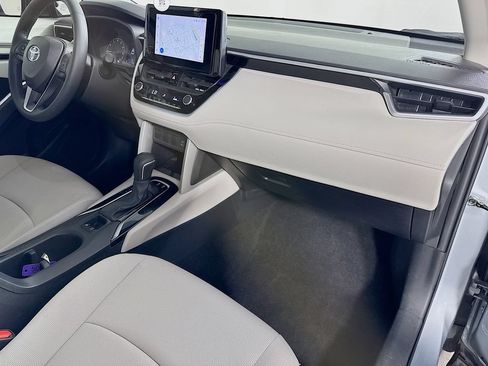 Used 2024 Toyota Corolla Cross LE FWD image 33