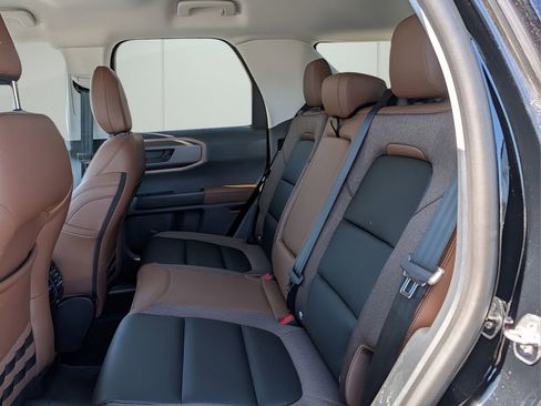 Used 2025 Ford Bronco Sport Outer Banks w/ Sasquatch Outer Banks Package AWD/4WD image 11