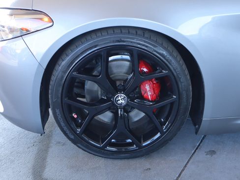 Used 2020 Alfa Romeo Giulia w/ Nero Edizione image 12