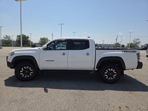 Used 2021 Toyota Tacoma TRD Off-Road AWD/4WD image 14