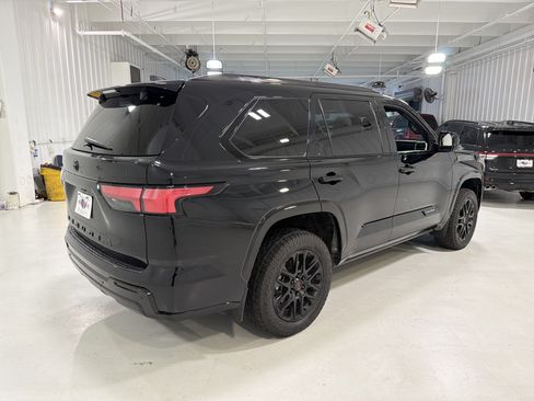 Used 2024 Toyota Sequoia Platinum AWD/4WD image 5