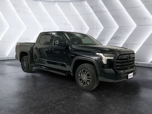 Used 2025 Toyota Tundra SR5 w/ SR5 Convenience Package AWD/4WD image 1