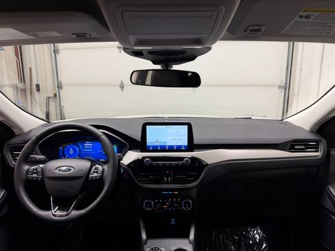 Certified 2022 Ford Escape SEL w/ Technology Package AWD/4WD image 3