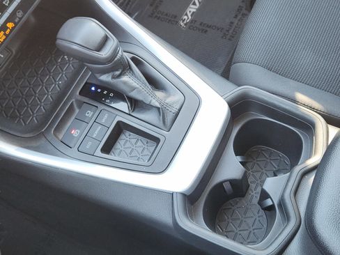 Used 2021 Toyota RAV4 LE w/ Carpet Mat Package (TMS) FWD image 20