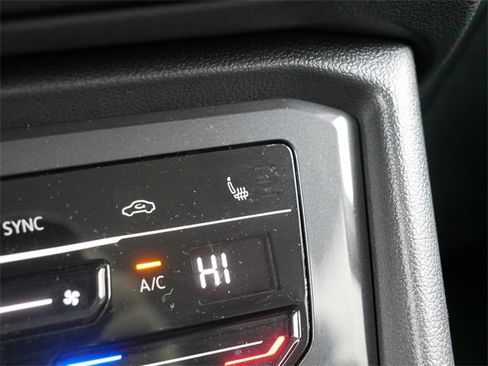 Certified 2024 Volkswagen Tiguan SE image 31