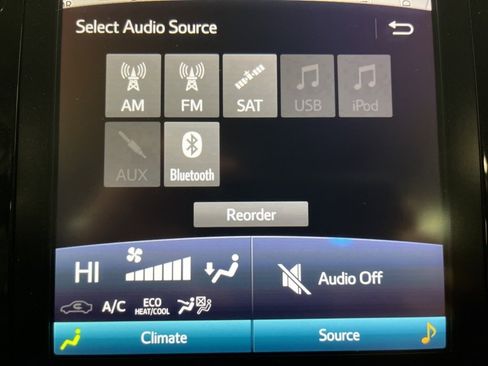 Used 2020 Toyota Prius Prime XLE image 18