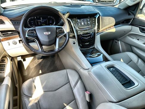 Used 2016 Cadillac Escalade Luxury image 20