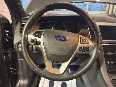 Used 2017 Ford Taurus Limited FWD image 16