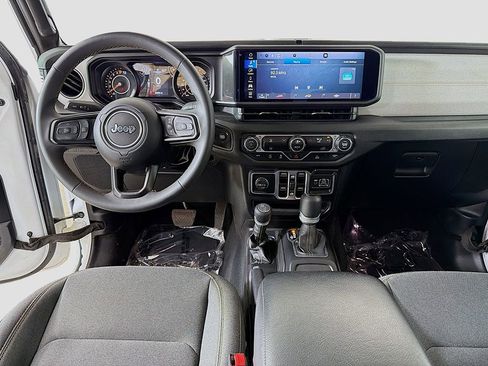 Used 2025 Jeep Gladiator Sport AWD/4WD image 23