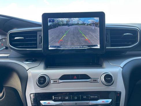 Used 2022 Ford Explorer XLT w/ Equipment Group 202A image 13