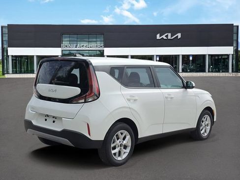 Certified 2025 Kia Soul LX w/ LX Technology Package FWD image 4