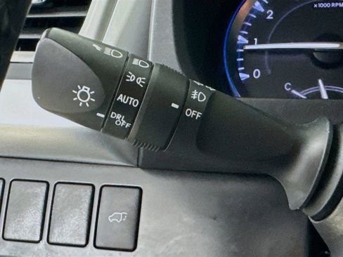 Used 2014 Toyota Highlander Plus FWD image 12