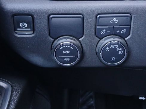 Used 2025 Chevrolet Silverado 1500 LT RWD image 12