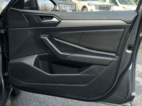 Used 2021 Volkswagen Jetta SE w/ SE Cold Weather Package image 10