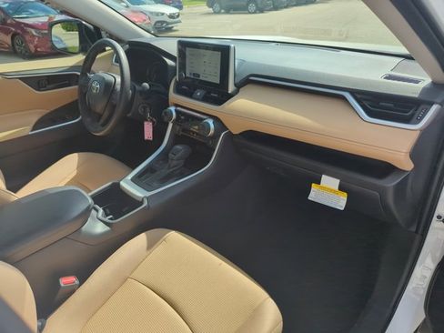 Certified 2025 Toyota RAV4 LE image 28
