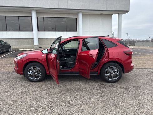Certified 2024 Ford Escape ST-Line Select w/ Tech Pack #2 image 4