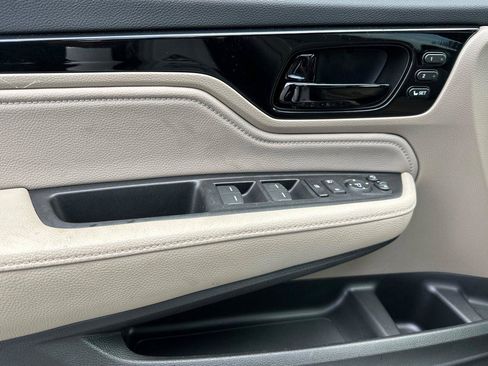 Used 2022 Honda Odyssey Elite image 11