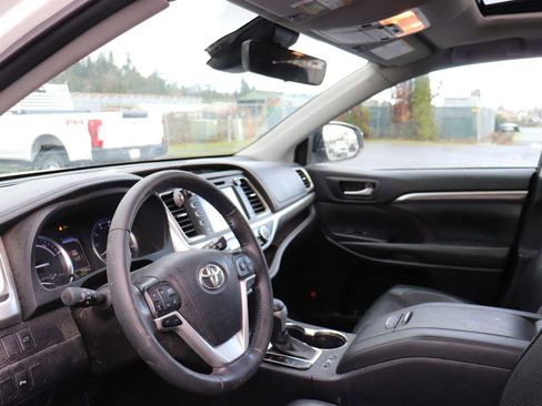 Certified 2019 Toyota Highlander Limited image 10