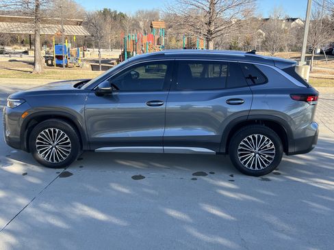 Certified 2025 Volkswagen Tiguan S image 7