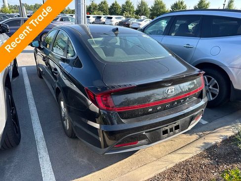 Used 2022 Hyundai Sonata SE w/ Cargo Package FWD image 4