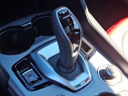 Used 2024 Alfa Romeo Giulia Veloce image 9