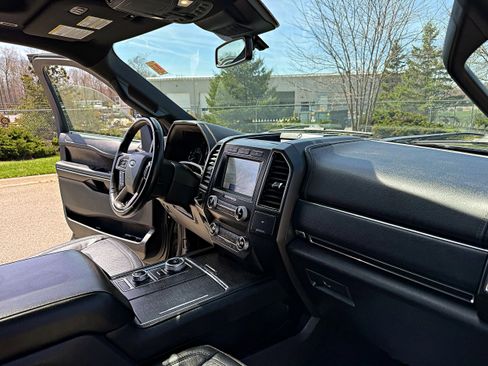 Used 2021 Ford Expedition Max Limited image 25