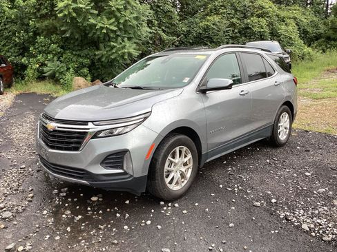 Used 2024 Chevrolet Equinox LT FWD image 2