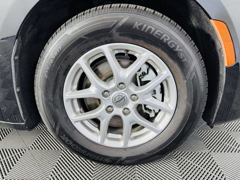 Used 2023 Chrysler Pacifica Touring-L FWD image 32