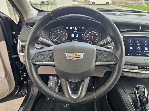 Certified 2022 Cadillac XT4 Premium Luxury w/ Technology Package image 25