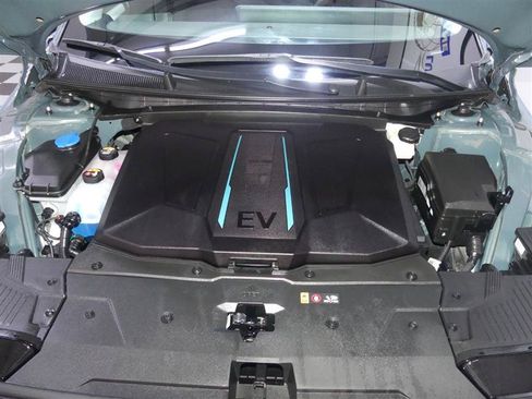 Used 2024 Hyundai Ioniq 5 SEL AWD/4WD image 12