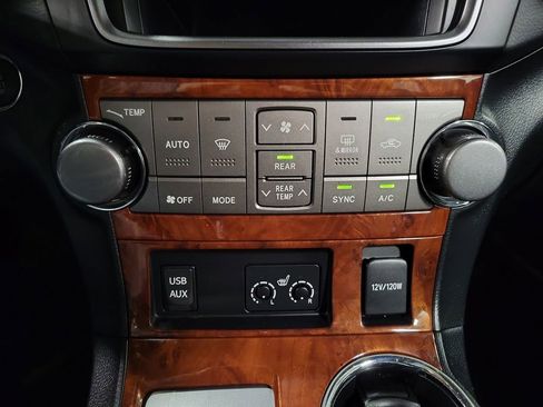 Used 2013 Toyota Highlander Limited AWD/4WD image 18