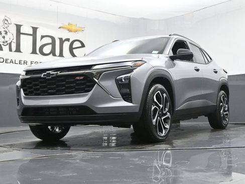 New 2026 Chevrolet Trax RS w/ Sunroof Package FWD image 4
