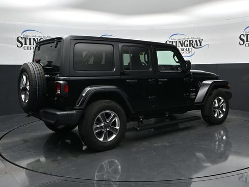 Used 2021 Jeep Wrangler Unlimited Sahara AWD/4WD image 7